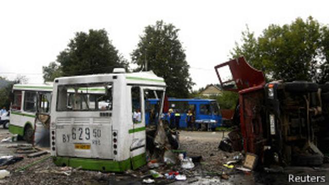 Автобус после столкновения с грузовиком