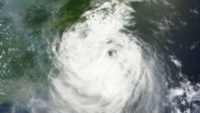 “苏力”台风卫星云图