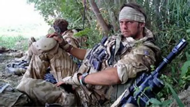 افغانستان میں تعینات رہنے کے بعد لیفٹینینٹ سارجنٹ ڈین کولنز نفسیاتی بیماری کا شکار ہو گئے تھے