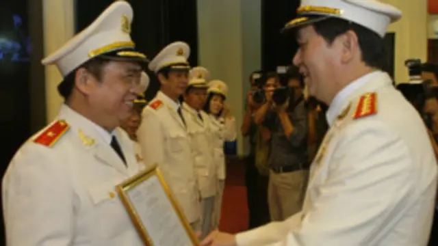 Lễ thăng chức của ông Ca diễn ra chỉ 2 tuần trước phiên phúc thẩm của ông Đoàn Văn Vươn.