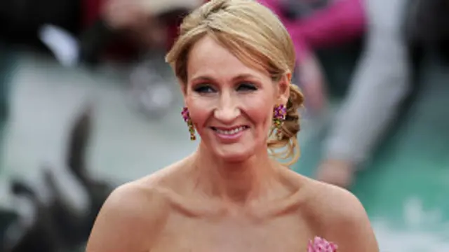 رولینگ خالق هفت کتاب هری پاتر است