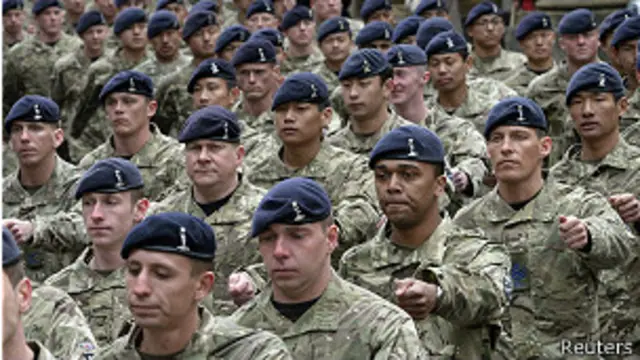 Soldados británicos en formación