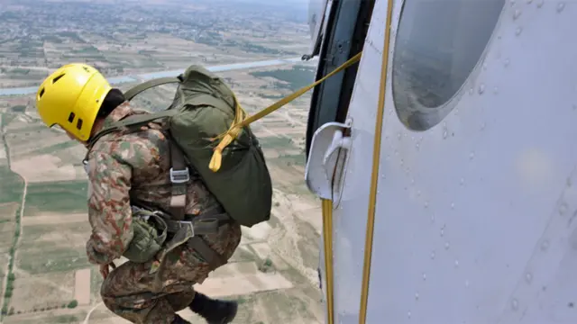 पाकिस्तान, महिला पैरा ट्रूपर्स