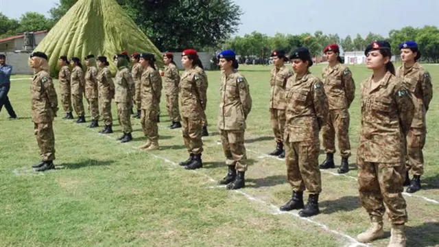 पाकिस्तान, महिला पैरा ट्रूपर्स