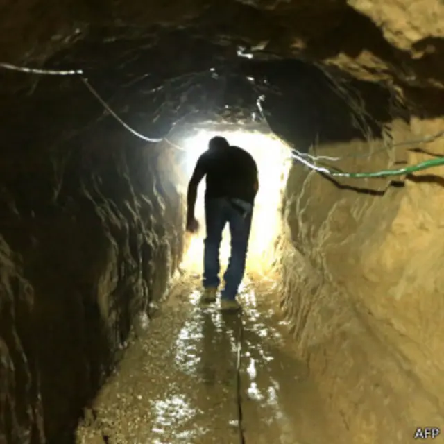 حماس تجني أموالا طائلة من البضائع التي تمر بالانفاق. 