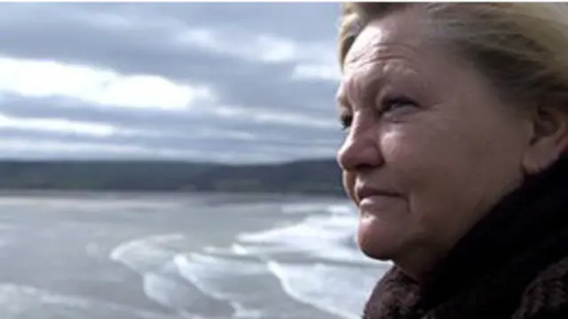 कॉलिंस की माँ : मेरा बेटा युद्ध पीड़ित है.