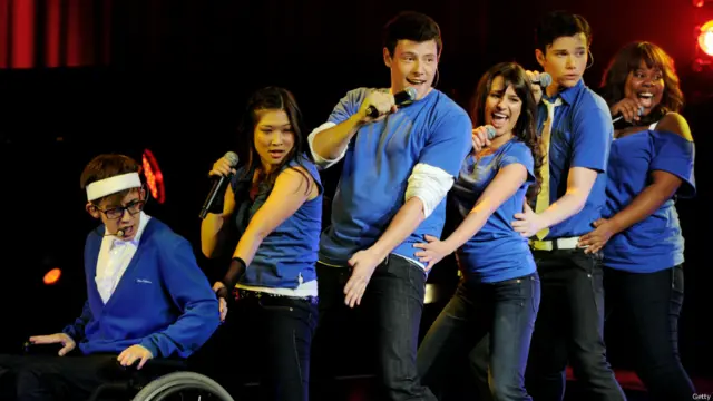 De izquierda a derecha: Kevin McHale, Jenna Ushkowitz, Cory Monteith, Lea Michele, Chris Colfer y Amber Riley