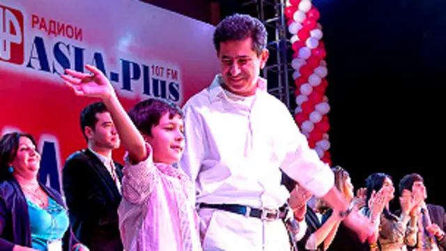 Умед Бобохонов "Азия-Плюс" байрамида ўғли Фарзон билан