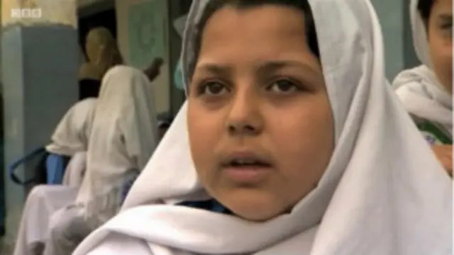 'පාසල් නොයන දරුවන් හැත්තෑ ලක්ෂයක් සිටිනවා'