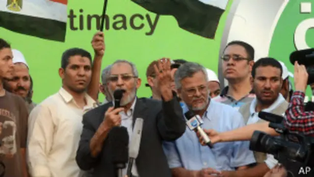 أصدرت النيابة الاربعاء أمرا بضبط وإحضار المرشد العام لجماعة الإخوان المسلمين.