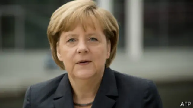 ميركل جددت دعوتها لإطلاق سراح مرسي.