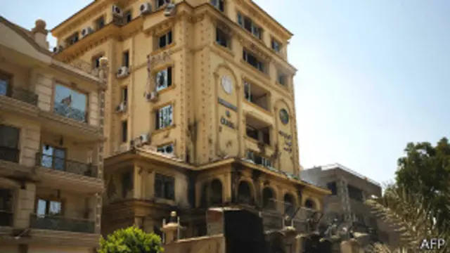 عدلي سرچینې وايي ولسي څارنوال د محمد مرسي د ګوند اخوان المسلمین د ۱۴ مشرانو شتمنې کنګل کولو امر کړی. 