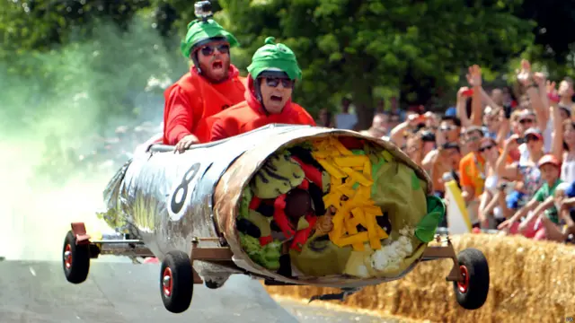 इस प्रतियोगिता में कुल 70 वाहनों ने हिस्सा लिया, जिन्हें प्रतिभागियों ने खुद तैयार किया था.