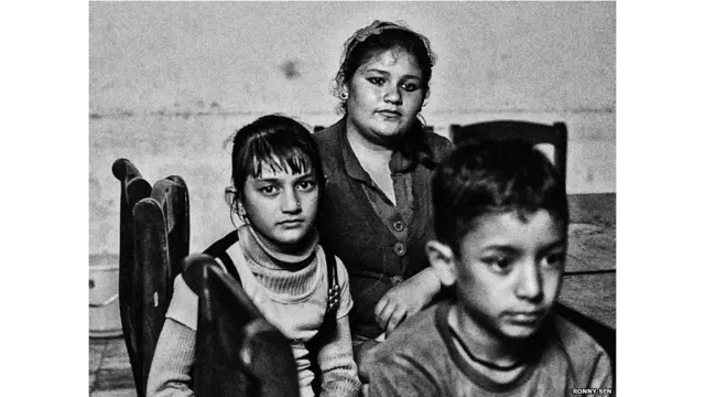 दस साल के रिषभ चौहान राहत शिविर में अपनी बड़ी बहन अमृता के साथ रह रहे हैं. वो गांव लौटकर अपने घर को दोबारा बनाना चाहते हैं और स्कूल जाना चाहते हैं.