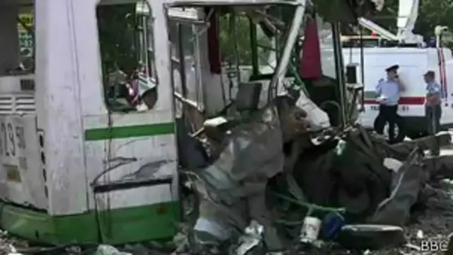 Автобус после столкновения с грузовиком