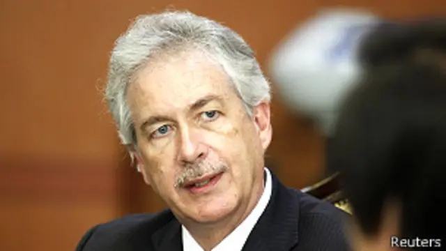 ویلیم برنز به مصر ته د خپل سفر په اوږدو کې د پوځ له مشرانو سره وګوري.