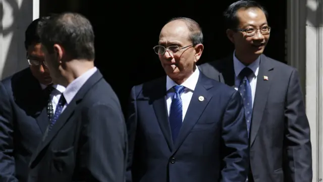 သမ္မတနဲ့ အဖွဲ့ ပြန်လည်ထွက်ခွာ။