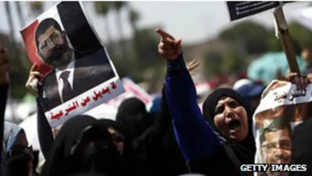 मिस्र की जनता के लाखों की तादाद में सड़कों पर उतरने के बाद सेना ने मुर्सी को सत्ता से हटा दिया था. 