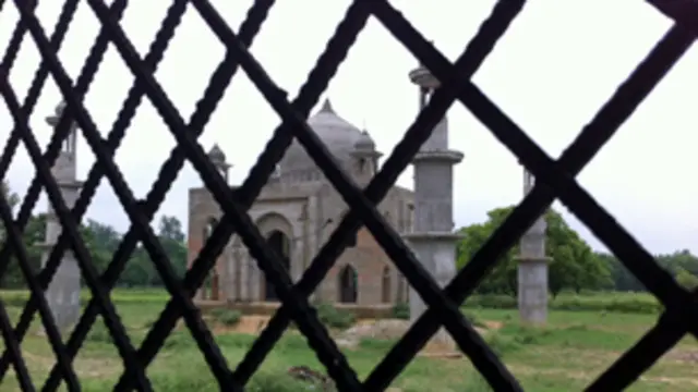 اپنے کمرے کی کھڑکی سے فیص الحسن بھی اپنا تاج دیکھ سکتے ہیں