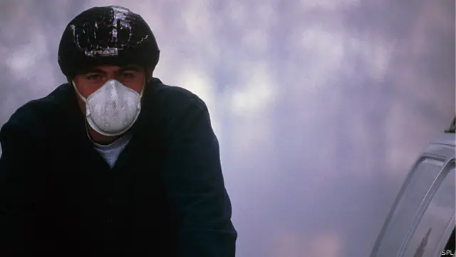 Hombre con mascarilla