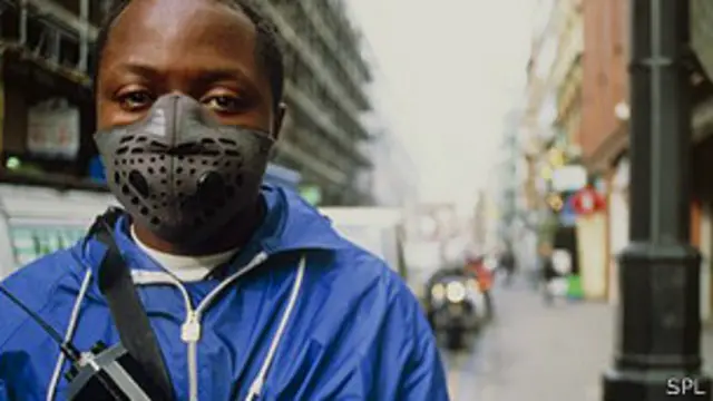 Hombre con mascarilla