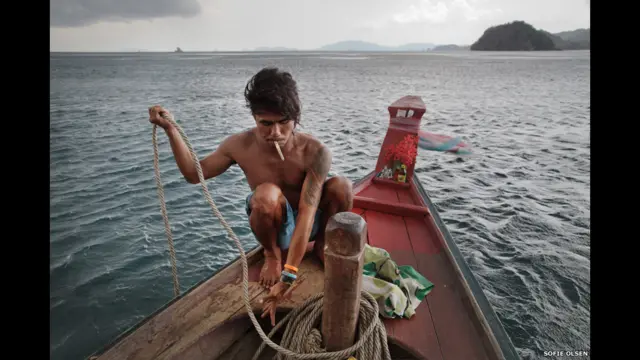 Moken balıq ovuna hazırlaşır