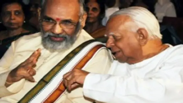 CV Wignewshwaran with R Sambandan