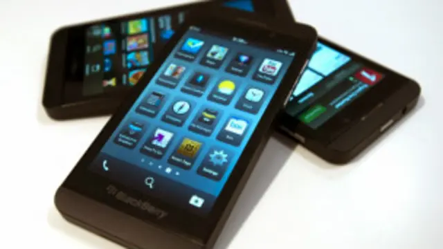 بلیک بیری کو گذشتہ کچھ عرصے سے ایپل اور اینڈروئڈ کے موبائل فونز کے ساتھ مقابلہ کرنے میں شدید دشواری کا سامنا کرنا پڑ رہا ہے