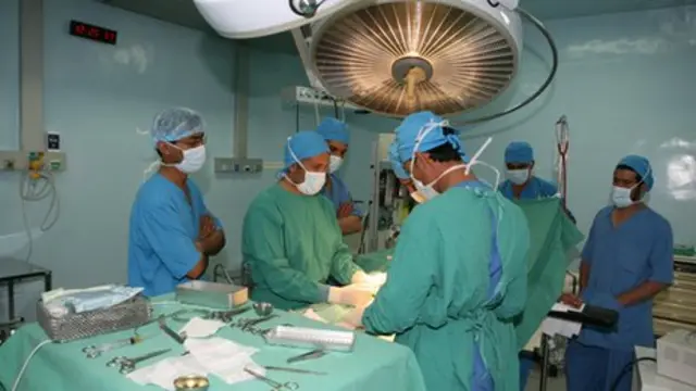 تعارف الفريق الطبي على بعضهم قد يساعد في تلافي أخطاء. 