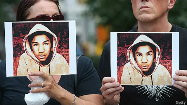 Manifestantes expresan apoyo a Trayvon Martin, el jóvene negro abatido por George Zimmerman