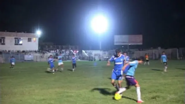 لوبغاړي له روژه ماتي وروسته لوبه کوي.