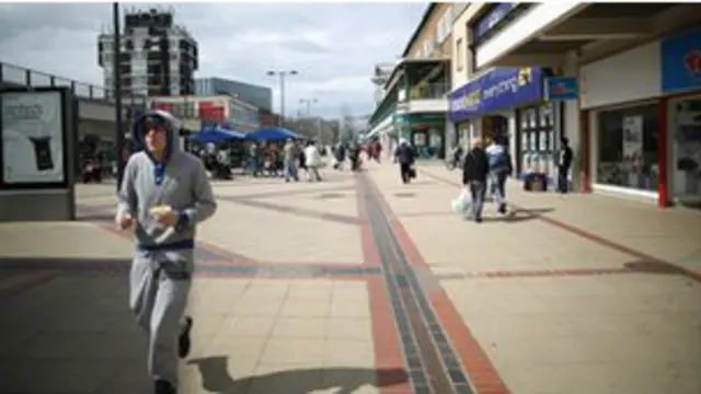 超過三分之一的"尼特族"」幾乎不踏出家門一步」。