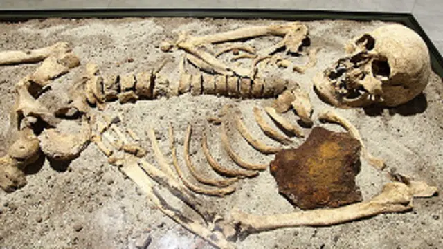 El año pasado en Bulgaria se encontraron dos esqueletos atravesados por varas de hierro. Foto de archivo.