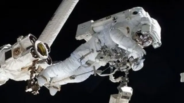 گزشتہ آٹھ دنوں میں یہ خلا میں دوسری چہل قدمی تھی