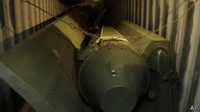 'අවි තොගය, ටොන් ගණනක් වූ සීනි තොගයක් යට සඟවා තිබූ හෙයින් මේ පිළිබඳව සැක සහිතයි' -පැනමා බලධාරීන්