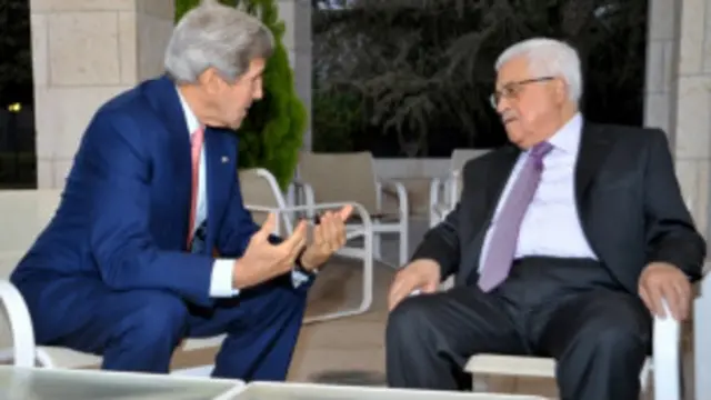 جان کری وزیر خارجه امریکا و محمود عباس رئیس تشکیلات خودگردان فلسطینی در هفته گذشته سه بار با هم دیدار کردند