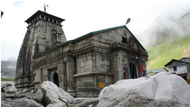 केदारनाथ: मलबे के नीचे हो सकते हैं सैकड़ों शव 