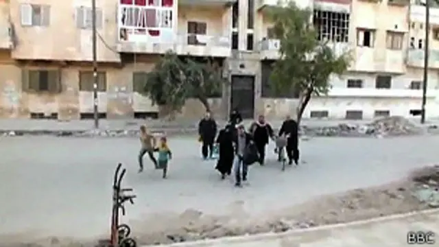 میلیون‌ها نفر از مردم سوریه نیز آواره شده و به کشورهای همسایه گریخته‌اند