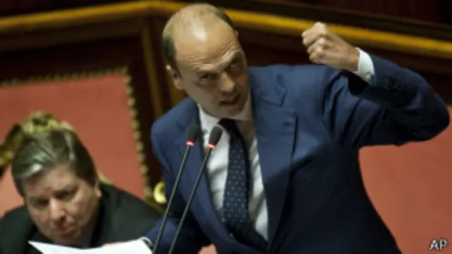 Министр Альфано в ходе выступления в парламенте