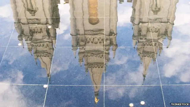 Iglesia reflejada