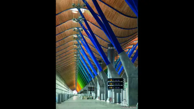 回顧展展示了羅傑斯的社會、政治和文化影響以及這些影響與他的建築設計的聯繫。