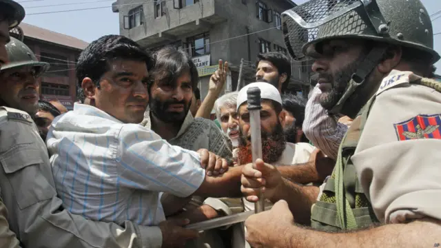 इस तस्वीर में जम्मू कश्मीर लिबरेशन फ्रंट के अध्यक्ष यासीन मलिक भी देखे जा सकते हैं. 