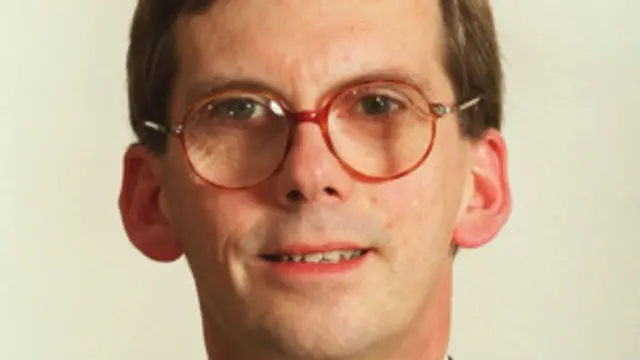 戴维•奥蒙德曾经担任英国监听部门（GCHQ）前负责人，内政部第二部长，英国内阁首任安全情报协调官员