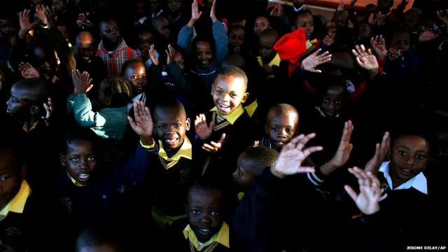 दक्षिण अफ़्रीक़ा के पूर्व राष्ट्रपति नेल्सन मंडेला के 95वें जन्मदिन का जश्न