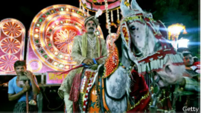 विपक्ष की दलील है कि इस विधेयक को लागू करने के बाद लोग शादी ही नहीं करेंगे. 