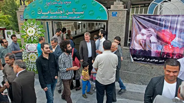 مراسم سالگرد قربانیان بازداشتگاه کهریزک در مسجد ولیعصر در تهران برگزار شد