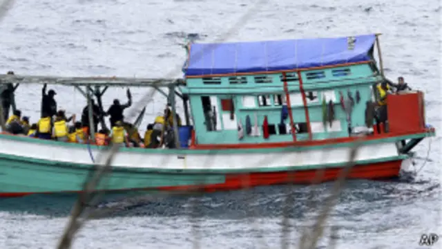 Рыболовное судно с беженцами из Вьетнама у берегов Австралии 