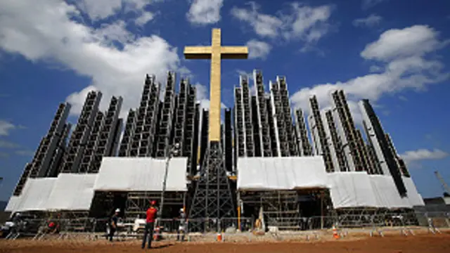 Estructura para recibir al Papa