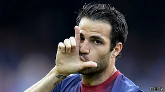 التقارير تحدثت عن اهتمام مانشستر يونايتد بخدمات فابريغاس