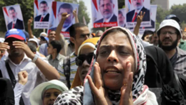 نن د محمد مرسي پلويان او مخالفان يو ځای مظاهرو ته راوځي